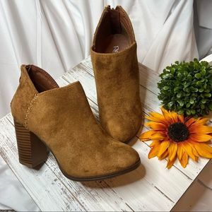 Refresh Sharpay-02 Tan Ankle Booties
